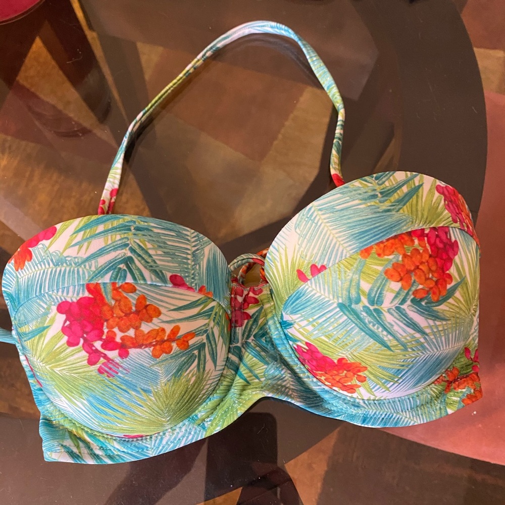 Bikini - Picture 2 of 5